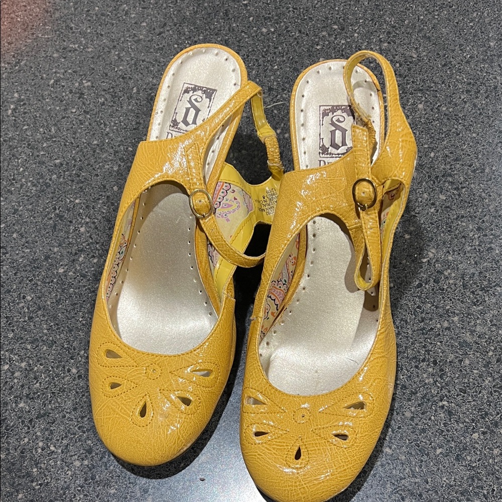 Decree Yellow Kids Dress Shoes with Cutout Design
